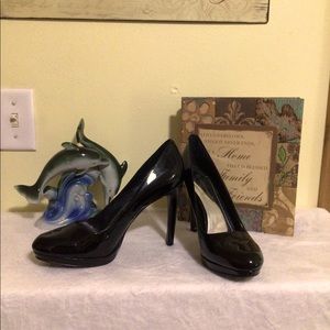 BCBG HEELS. NEVER WORN